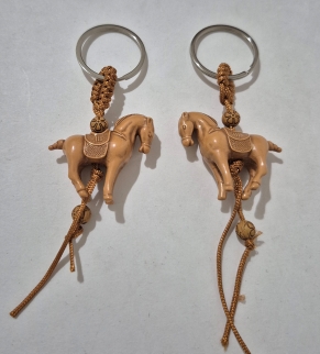 Брелок  ассорти  пластик под дерево СИМВОЛ ГОДА   2026   арт.6187   1/12